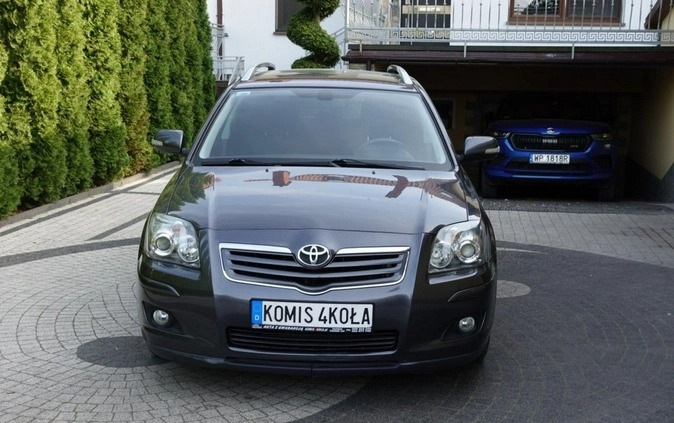 Toyota Avensis cena 17900 przebieg: 208000, rok produkcji 2006 z Nowe Miasto nad Pilicą małe 137